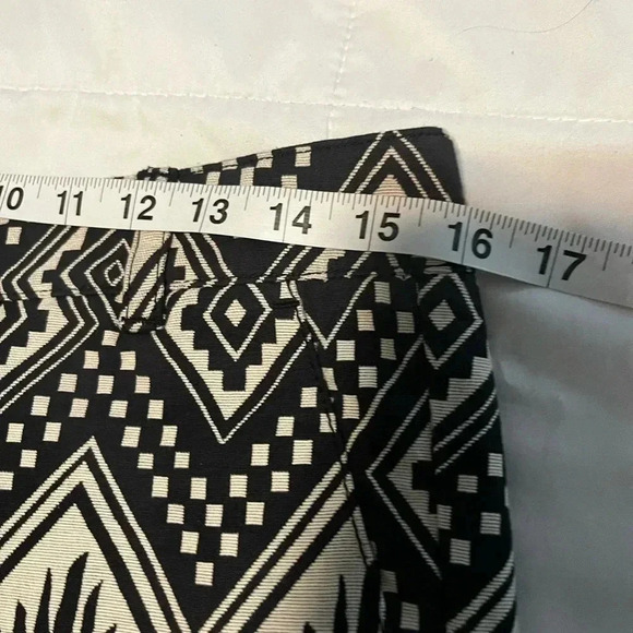 J Crew Shorts Black Beige Aztec Pattern NWT Women’s Size 4 Low Rise Cotton - Picture 6 of 10